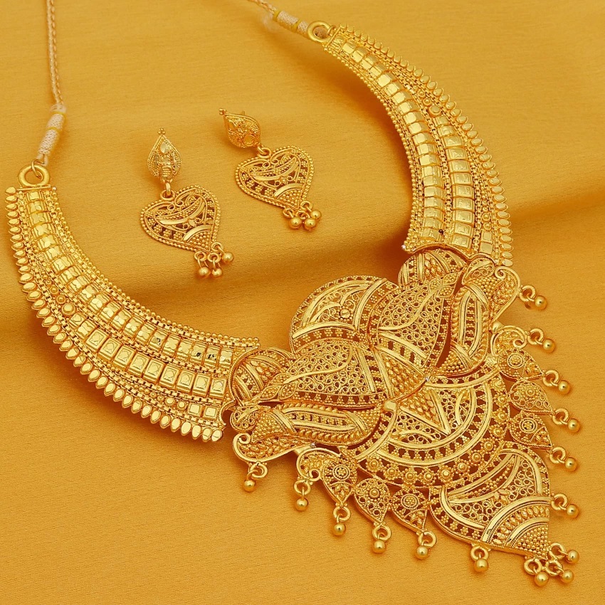 Complete Elegance: Explore the Latest Gold Necklace Set Designs